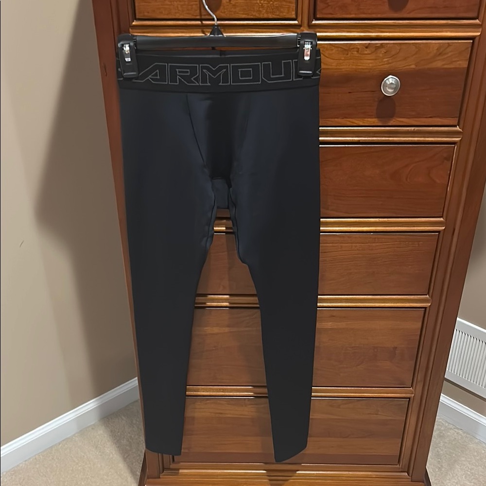 Under Armour men’s Black Coldgear compression Leggings, size small, worn once